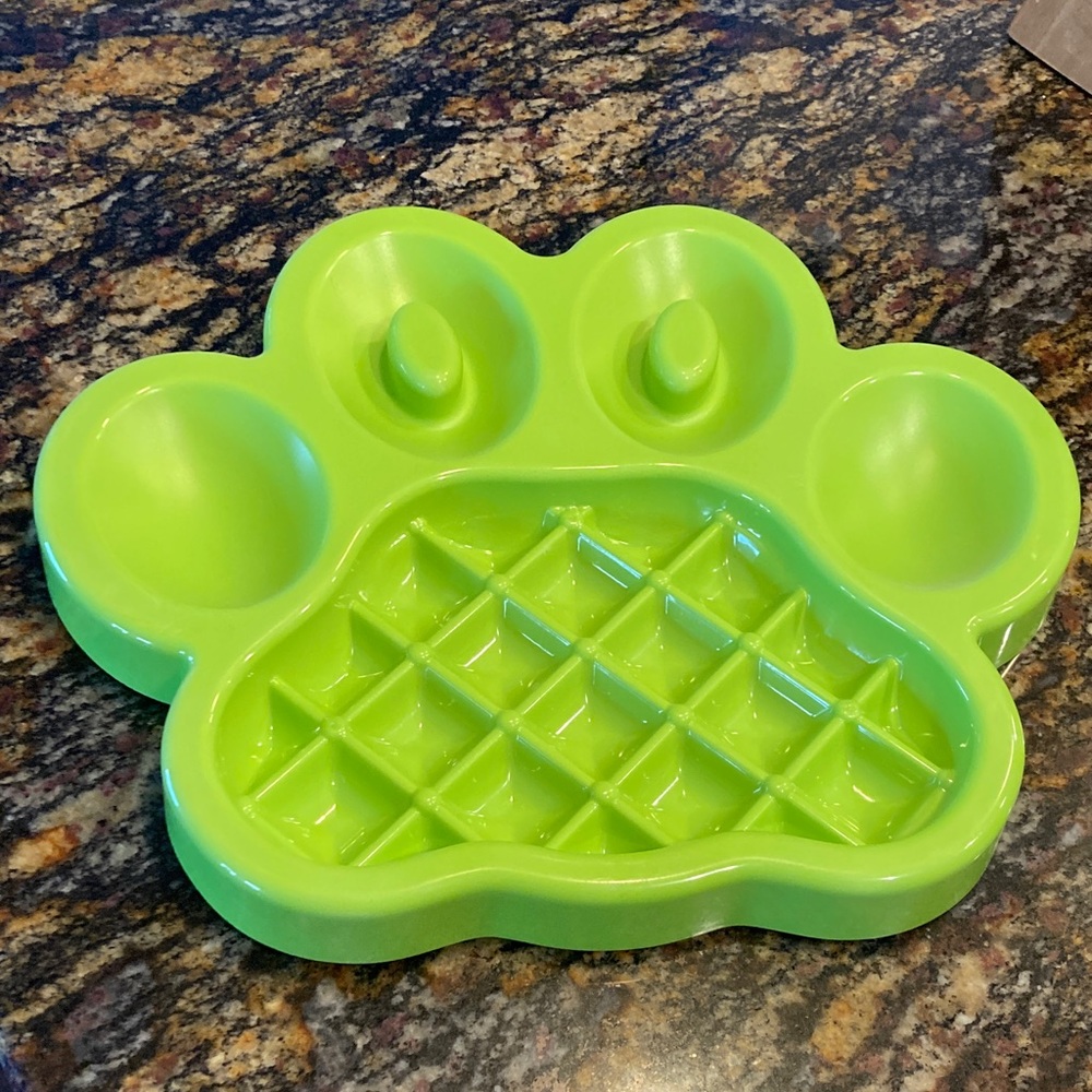 Green Paw-Shaped Pet Feeding Mat, NWOT